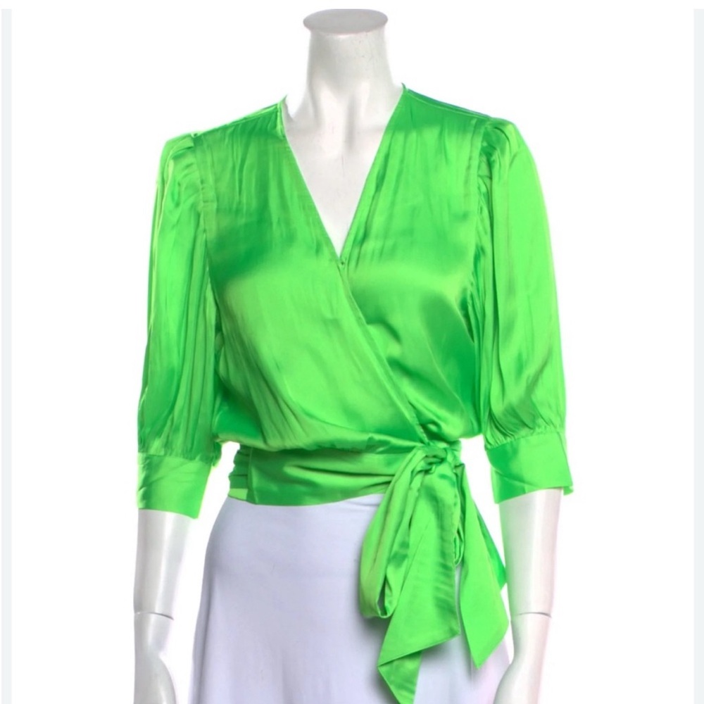Essential Antwerp V-neck Three-Quarter Sleeve Top